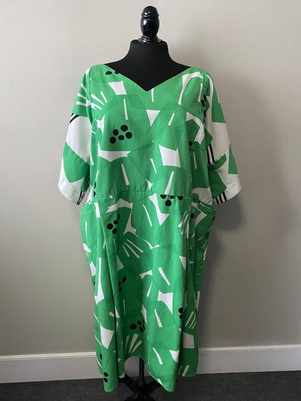 Handmade Plus Size Green White Black Abstract Pattern Pockets Dress